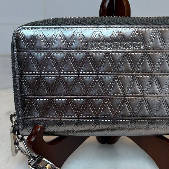 Michael Kors Wallet Metallic Geometric Embossed Wristlet Full Zipper - Picture 3 of 16